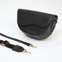 Сумка женская мессенджер на молнии, цвет чёрный