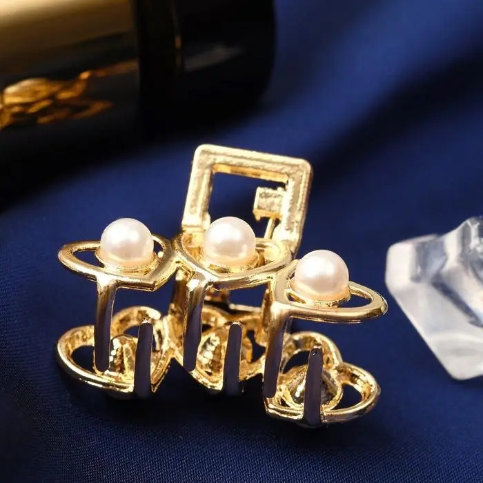 Крабик для волос &laquo;Маргарита&raquo;, сердечки жемчуг, 3 см, золото