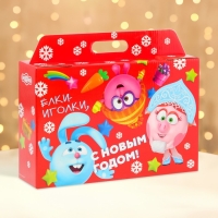 Новый год. Подарочная коробка Новогодняя Портфель широкий "Смешарики" лицензия 31 х 8,5 х 20,3 см (+5 см).