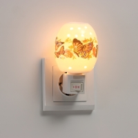 Светильник "Бабочка" 1х7Вт Е11 белый 7,5х7,5х12см Светильник "Бабочка" 1х7Вт Е11 белый 7,5х7,5х12см