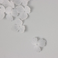 Бусины для творчества пластик "Трилистник белый матовый" набор 30 шт 2,2х2,2 см