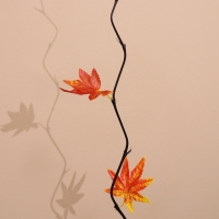 Интерьерный декор из бамбука, листья пластик 200 см оранжевый Интерьерный декор из бамбука, листья пластик 200 см оранжевый