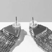 Серьги висячие со стразами &laquo;Грация&raquo; крупный треугольник, цвет белый в серебре, 11 см