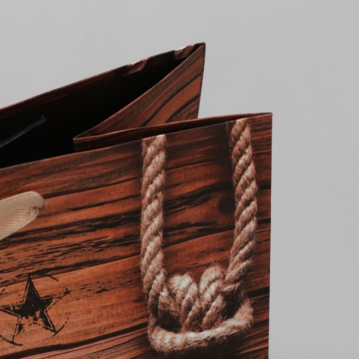 Пакет подарочный крафтовый вертикальный, упаковка, &laquo;Подарок настоящему мужчине&raquo;, 23 х 27 х 8 см