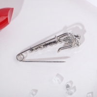 Булавка &laquo;Лунная дорожка&raquo; с незабудкой, 4 см, цвет белый в серебре