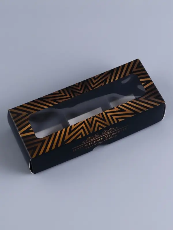 Коробка с обечайкой для 3 конфет, с окном &laquo;Натоящему мужчине&raquo;, 13&times;5&times;3.3 см