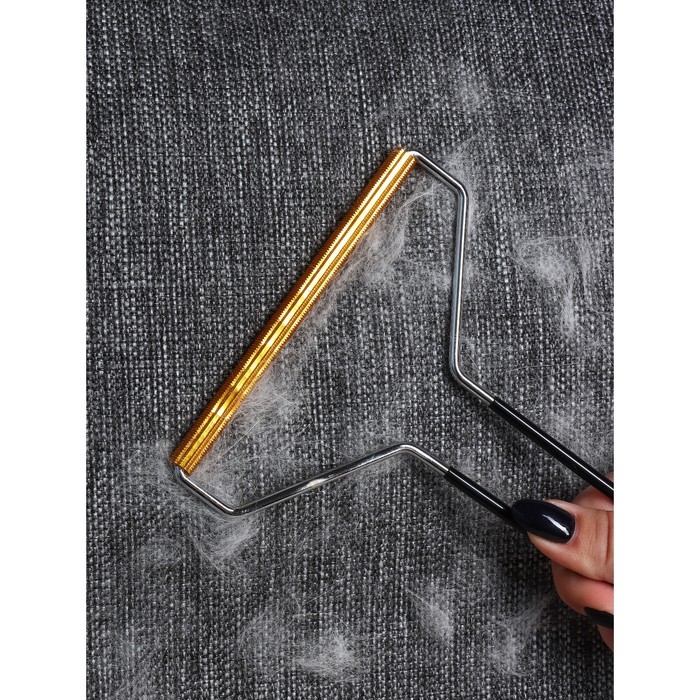 Скребок для чистки одежды, ковров, мебели Доляна, 18&times;12,5 см, ПВХ ручка