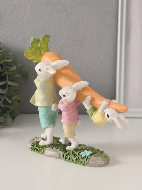 Сувенир полистоун "Зайчата несут большую морковь" 19,5х6,5х18 см