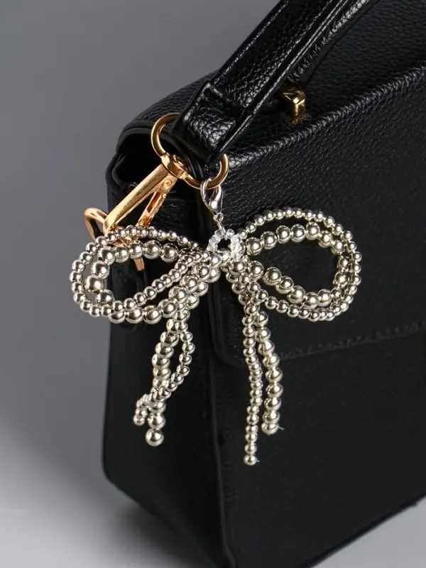 Брелок на карабине "Двойной бант" серебро, бусины d=0,4 и 0,5 см 11,5х9,5х1 см