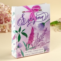 Набор &laquo;8 марта&raquo;: чай чёрный с лесными ягодами 50 г., шоколадные конфеты 100 г.