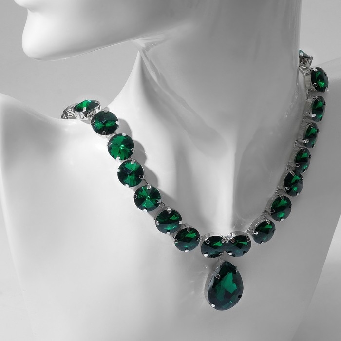 Колье &laquo;Драгоценность&raquo; капля, цвет изумрудный в серебре, 32,5 см