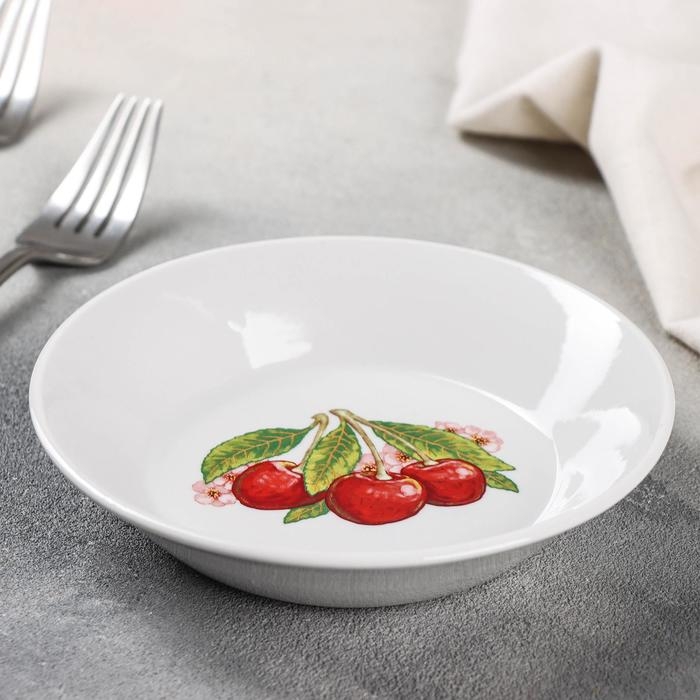 Тарелка фарфоровая &laquo;Вишня&raquo;, d=14 см