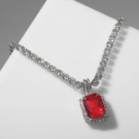 Колье &laquo;Драгоценность&raquo; квадрат, цвет бело-красный в серебре, 36 см