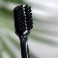 Зубная щетка &laquo;Медик&raquo; для брекет-систем, биоразлагаемая, черный + белый, 2 шт.