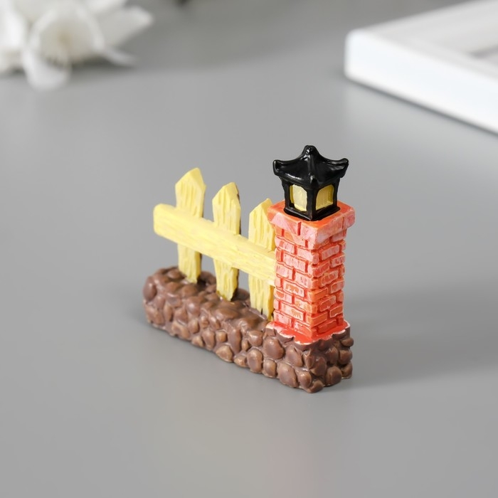 Фигурка для флорариума полистоун "Забор с фонариком" 4,4х4,7 см