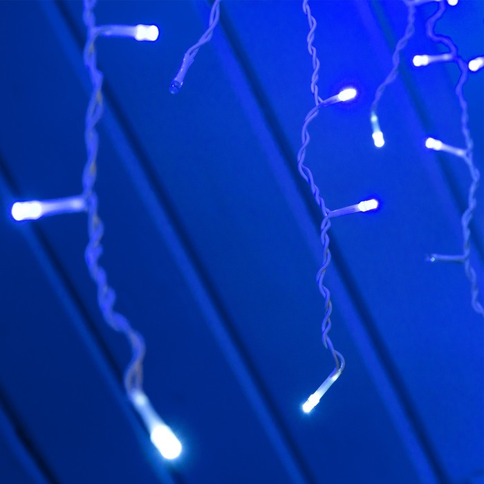 Гирлянда «Бахрома» 3 × 0.6 м, IP44, УМС, белая нить, 160 LED, свечение синее, мерцание белым, 220 В Гирлянда «Бахрома» 3 × 0.6 м, IP44, УМС, белая нить, 160 LED, свечение синее, мерцание белым, 220 В