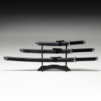 Сув. изделие катаны 3в1 на подставке, ножны кожзам, змея серая 47/70/89см, темная Сув. изделие катаны 3в1 на подставке, ножны кожзам, змея серая 47/70/89см, темная