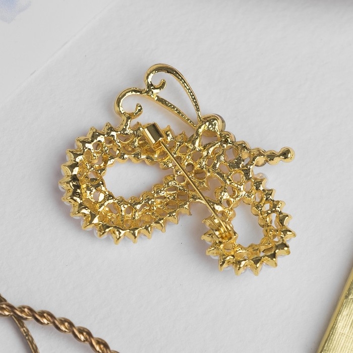 Брошь &laquo;Бабочка&raquo; жемчужная, цвет белый в жёлтом золоте