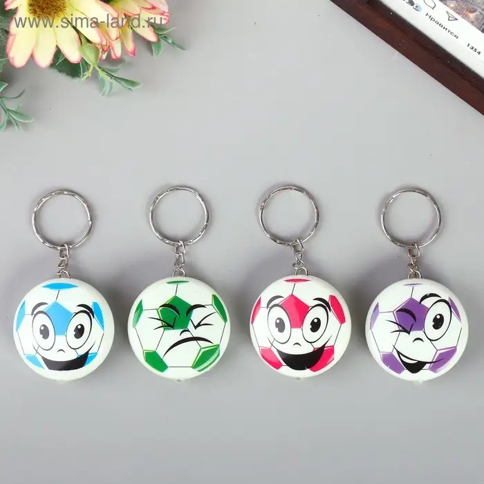 Фонарик брелок для ключей на кольце &laquo;Футбольный мяч смайл&raquo;, светится, 4&times;4&times;1 см, МИКС