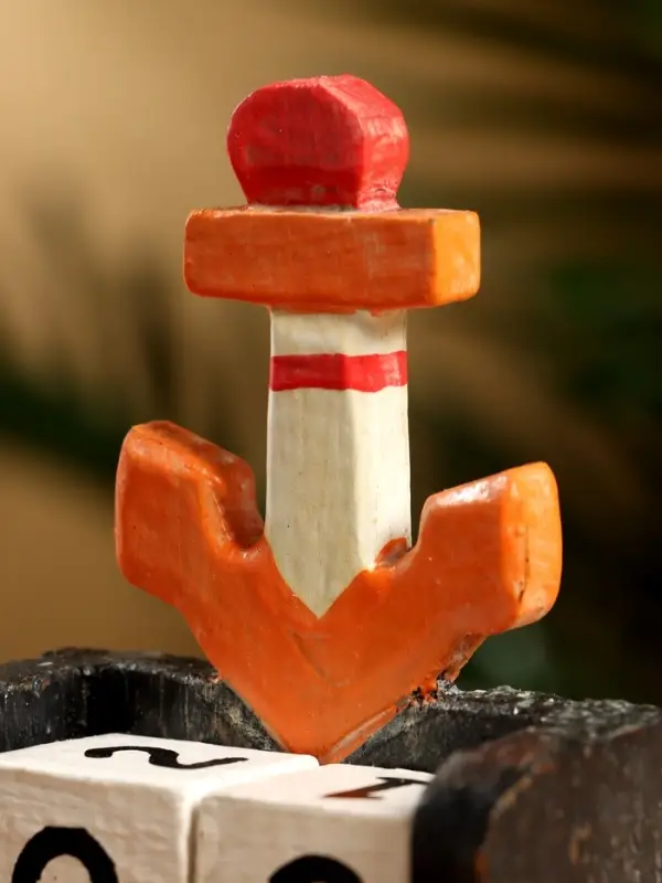 Календарь настольный &laquo;Якорь&raquo;, 7&times;4&times;10 см, дерево, чёрно-коричневый