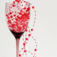 Гирлянда для декора из бусин, красная