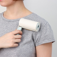 Ролик для одежды с велюровой щёткой, 55 листов, цвет белый с голубым