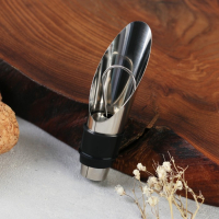 Винный набор: штопор, аэратор и каплеулавливатель для бутылки вина &laquo;Для самых важных открытий&raquo;.