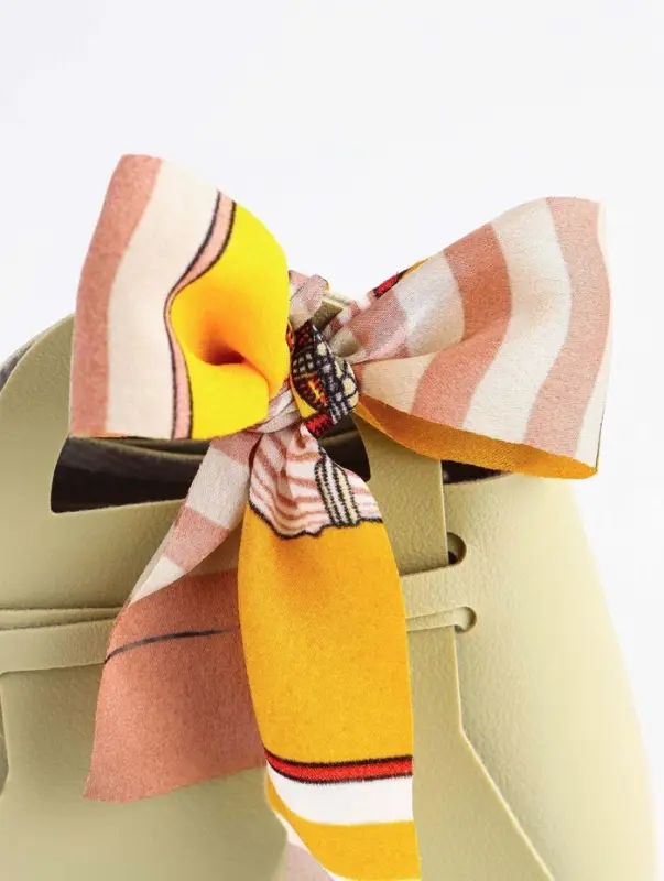 Кожанная подарочная сумочка 13 х12 х 5,5 см оливковая