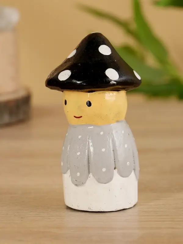 Сувенир "Гномик" дерево 5,5х5,5х10 см, цв. чёрно-серый