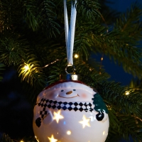 Елочный шар "Снеговик" 10х8.6х8.6, 1 LED, LR44x3(в компл.), Т/БЕЛЫЙ Елочный шар "Снеговик" 10х8.6х8.6, 1 LED, LR44x3(в компл.), Т/БЕЛЫЙ