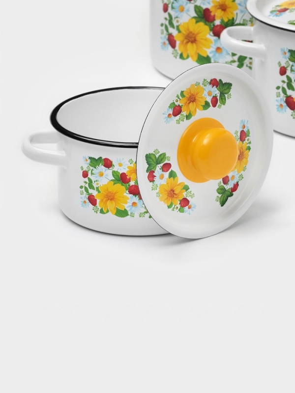 Набор кастрюль &laquo;Земляника&raquo;, 3 предмета: 1,5 л, 2,9 л, 4,5 л, индукция