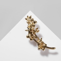 Брошь &laquo;Цветочное трио&raquo; жемчуг, цвет белый в золоте