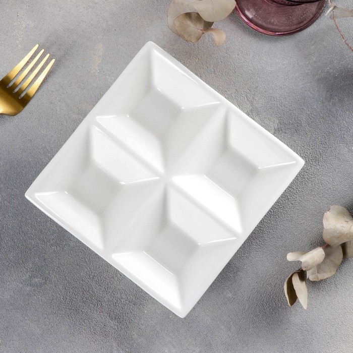 Менажница фарфоровая 4 ячейки Wilmax, 15&times;15 см, цвет белый