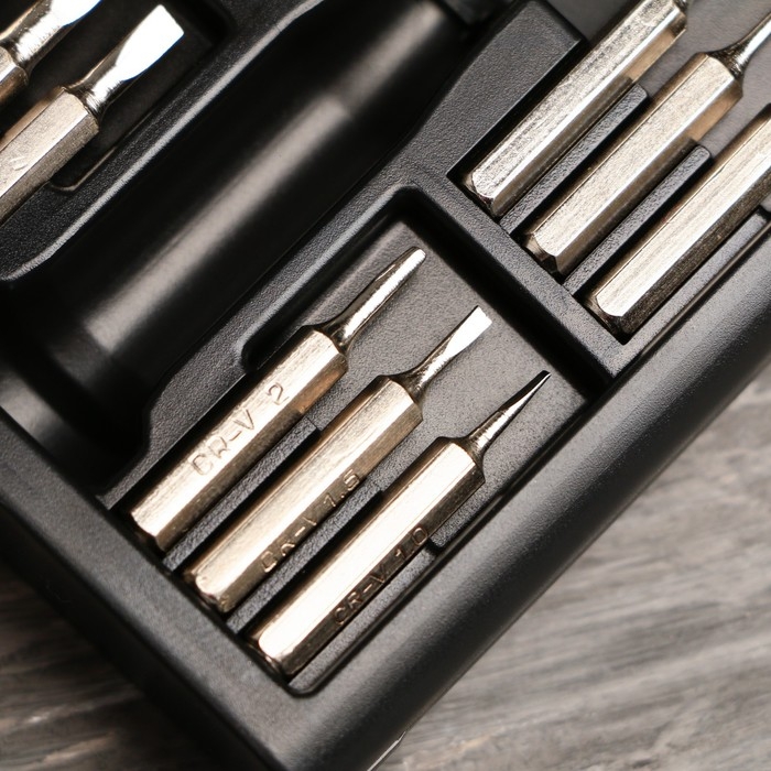 Набор отверток в фляге &laquo;Набор мастера&raquo;, универсальный, 18 предметов