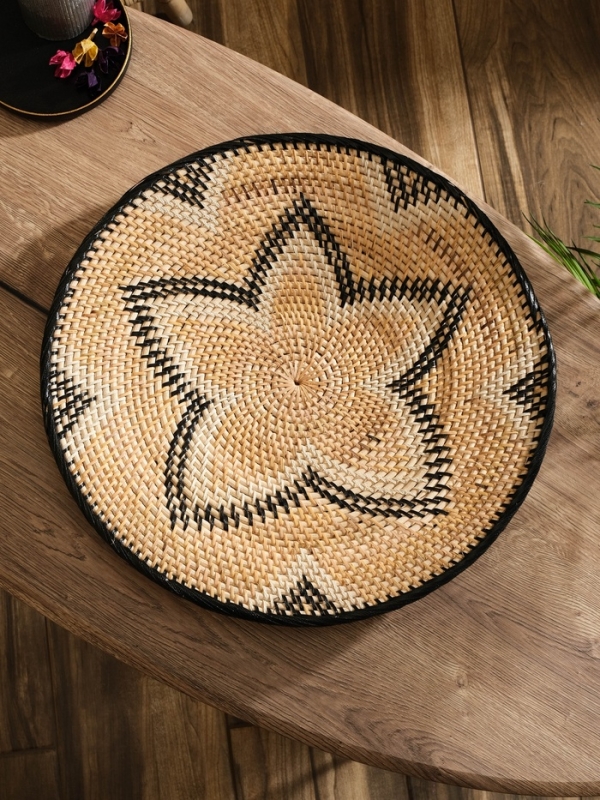 Тарелка декоративная плетеная ротанг "Цветок", 45х45х7 см, чёрно-белый