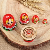 Матрёшка &laquo;Божья коровка&raquo;, красный платок, 5 кукольная, 9-11 см