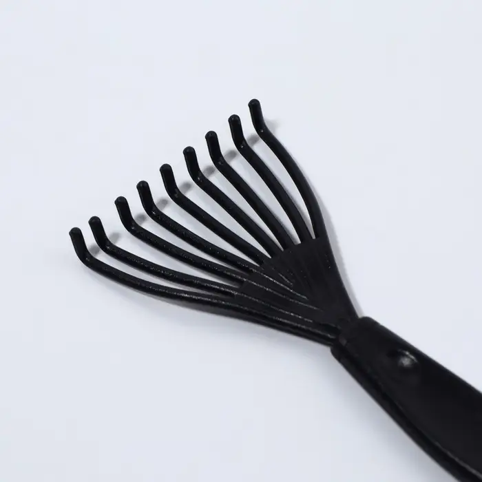 Щётка для чистки расчёсок, чёрная