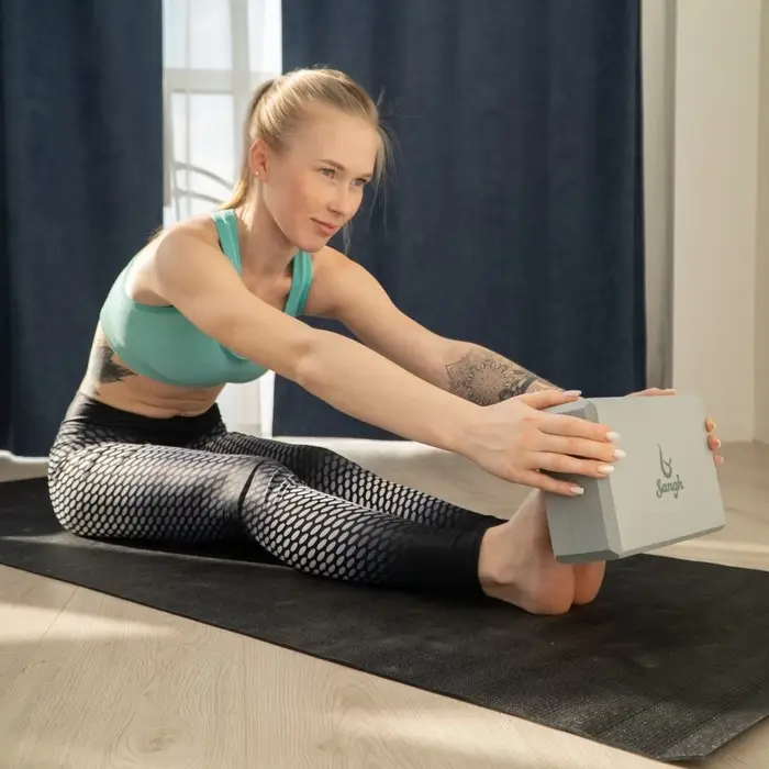 Блок для йоги Sangh, 23х15х8 см, цвет серый
