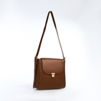Сумка-мессенджер на клапане, цвет коричневый
