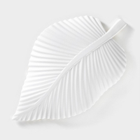 Блюдо для фруктов Доляна &laquo;Лист&raquo;, 35,5&times;20&times;5 см, цвет золотой с белым