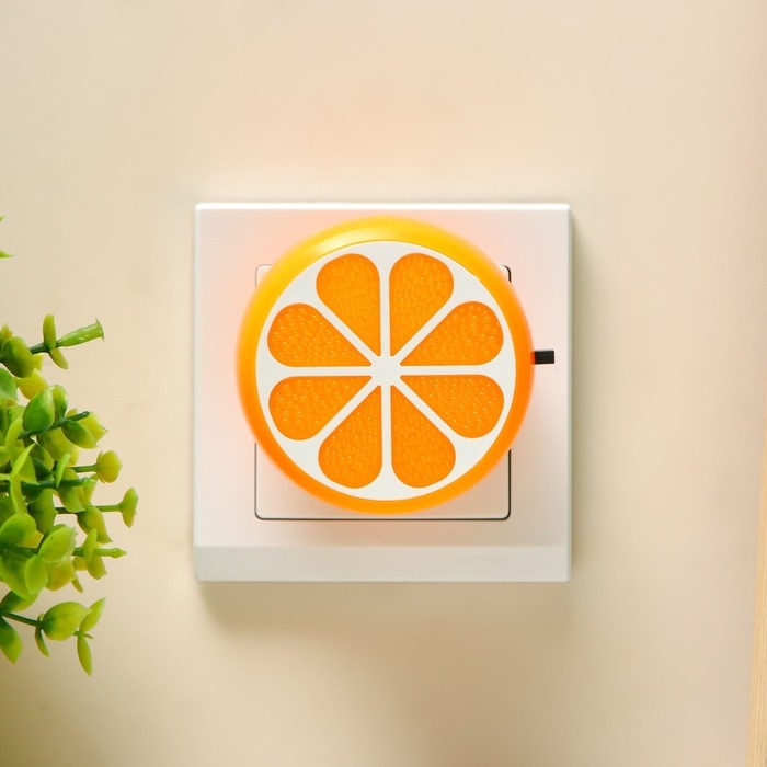 Ночник пластик LED 1W Ночник пластик LED 1W "Цитрус" 6,5х6,5х3,5 см RISALUX