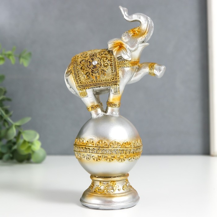 Сувенир полистоун "Слон на шаре в ажурной попоне" 19х8,5х5,5 см