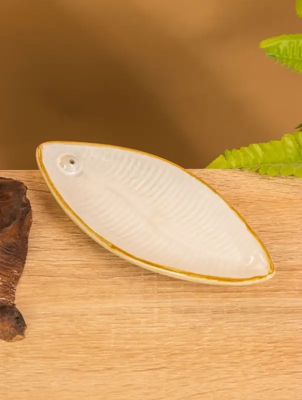 Подставка под благовония "Длинный лист" керамика, цв. белый, 17х7х1,5 см