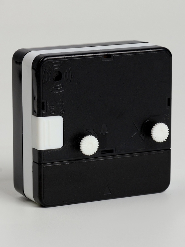 Часы будильник настольные, на батарейках, с подсветкой, 5.6 х 5.6 х2.5см, циферблат d-5 см