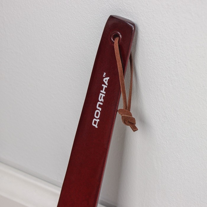 Ложка для обуви Доляна, с петелькой, деревянная, 30&times;4 см, коричневая