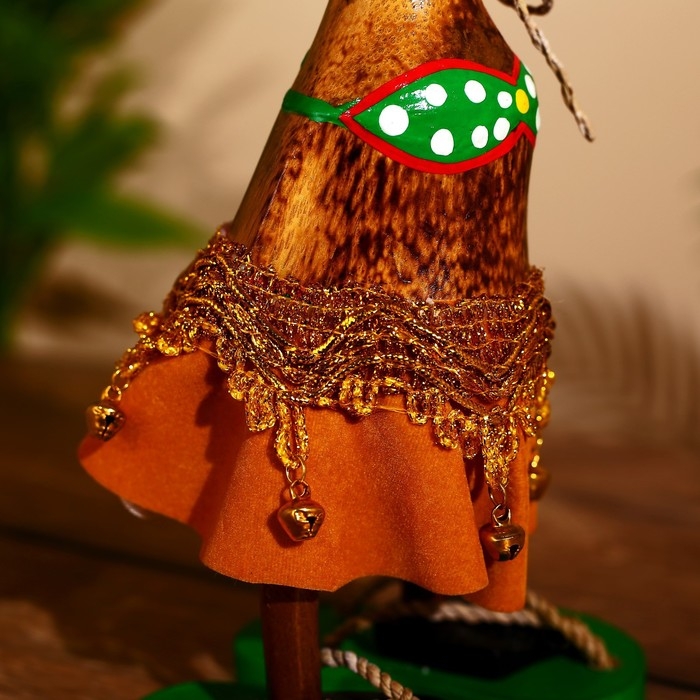 Сувенир "Утка в юбке" дерево 27 см