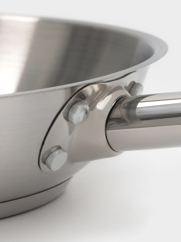 Сковорода d=28 см, h=6 см, толщина стенки 0,6 мм, индукция, дно al+fe+al