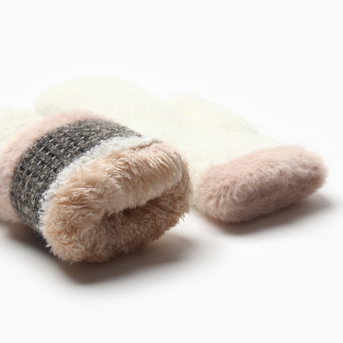 Варежки женские на иск.меху MINAKU опушка 22 см молочный Варежки женские на иск.меху MINAKU опушка 22 см молочный