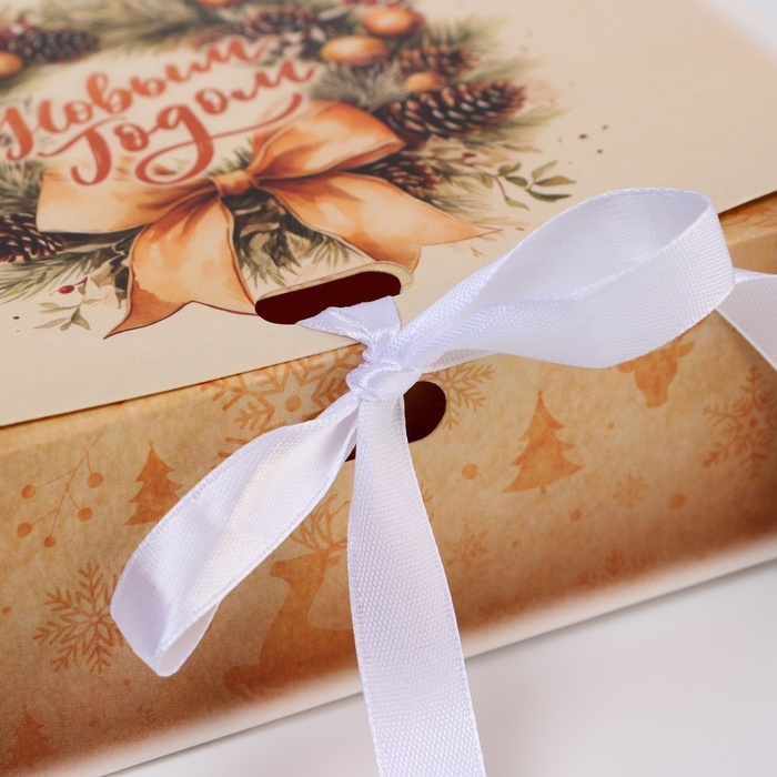 Новый год. Коробка подарочная новогодняя складная, упаковка, &laquo;Олени и снежинки&raquo;, 16 &times; 12 &times; 5 см.