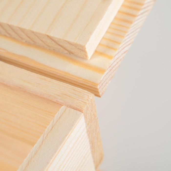 Ящик деревянный 30&times;20&times;10 см подарочный с реечной крышкой на петельках с замком